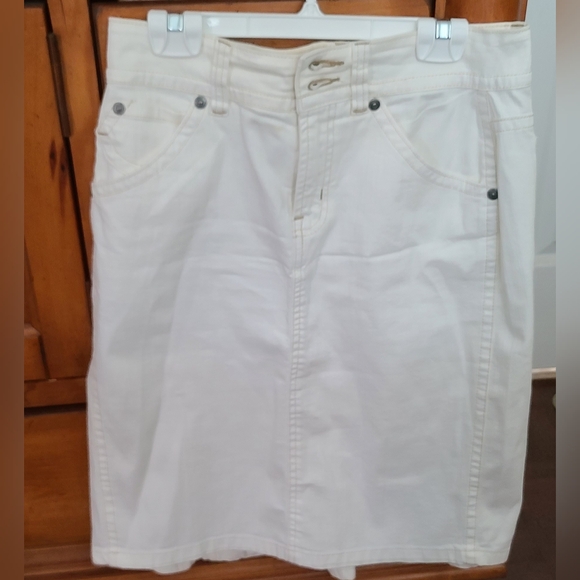 White skirt - Picture 1 of 11